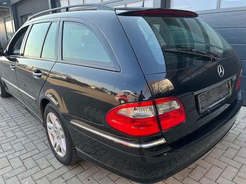 Gebraucht Mercedes E200 Elegance 136 PS (100 kW) 2008 Schwarz Limousine
