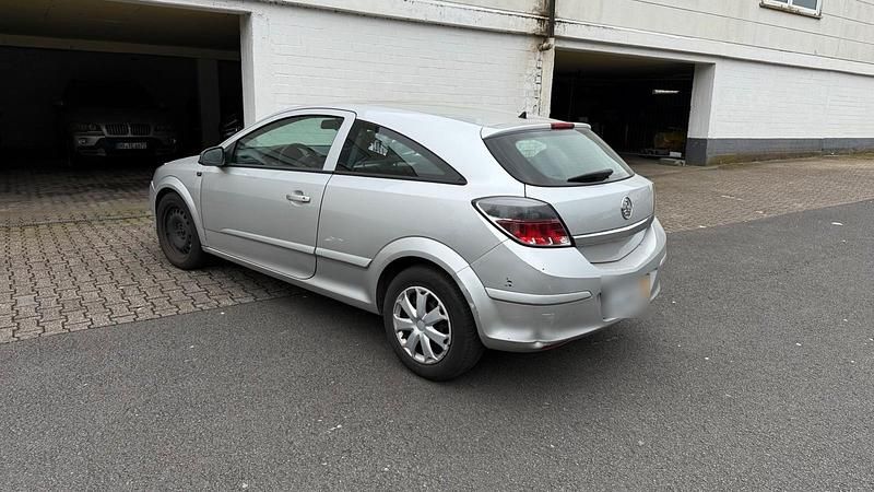 Gebraucht Opel Astra GTC 90 PS (66 kW) 2006 Silber Coupé