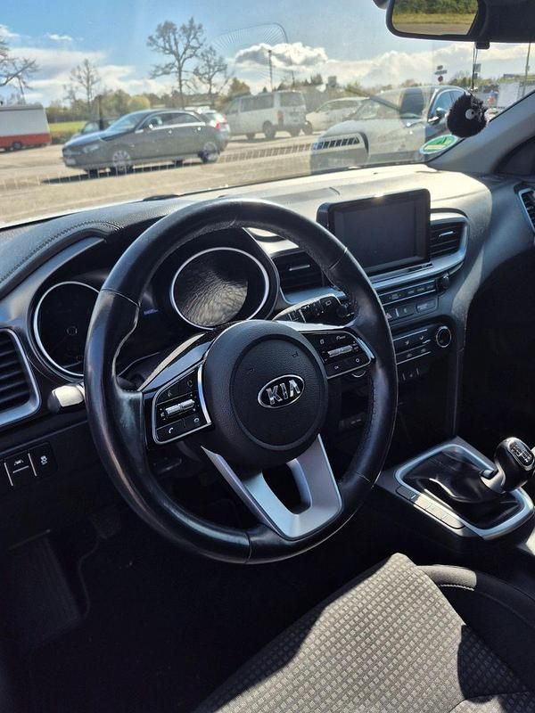 Gebraucht Kia Ceed Edition 7 101 PS (74 kW) 2019 Weiß Kleinwagen