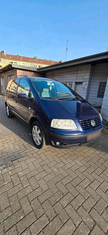 Second-hand VW Sharan 116 CP (85 kW) 2000 Albastru Monovolum