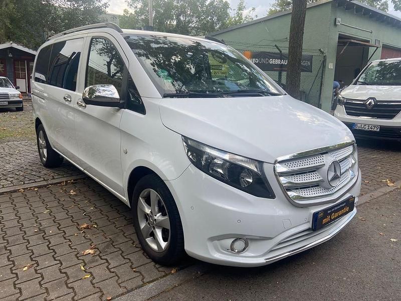 Weiß Gebraucht 2016 Mercedes Vito Van / Kleinbus | 15.990 € (Teuer) - Bild 1/4