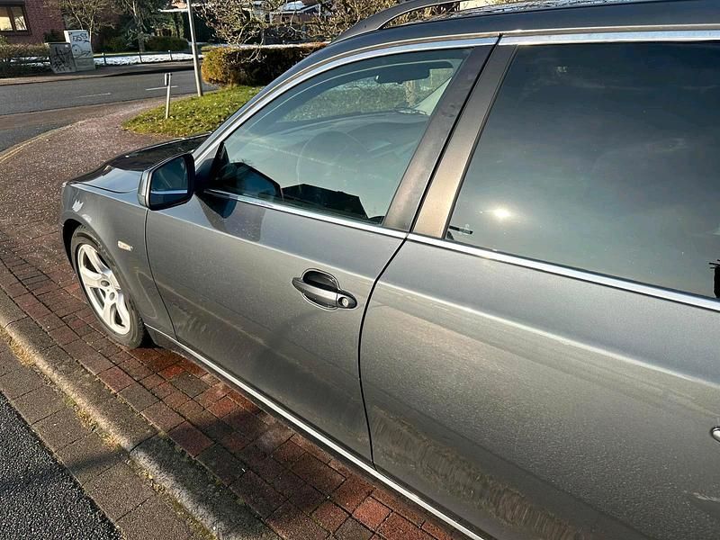 Gebraucht BMW 525 197 PS (144 kW) 2009 Grau Kombi