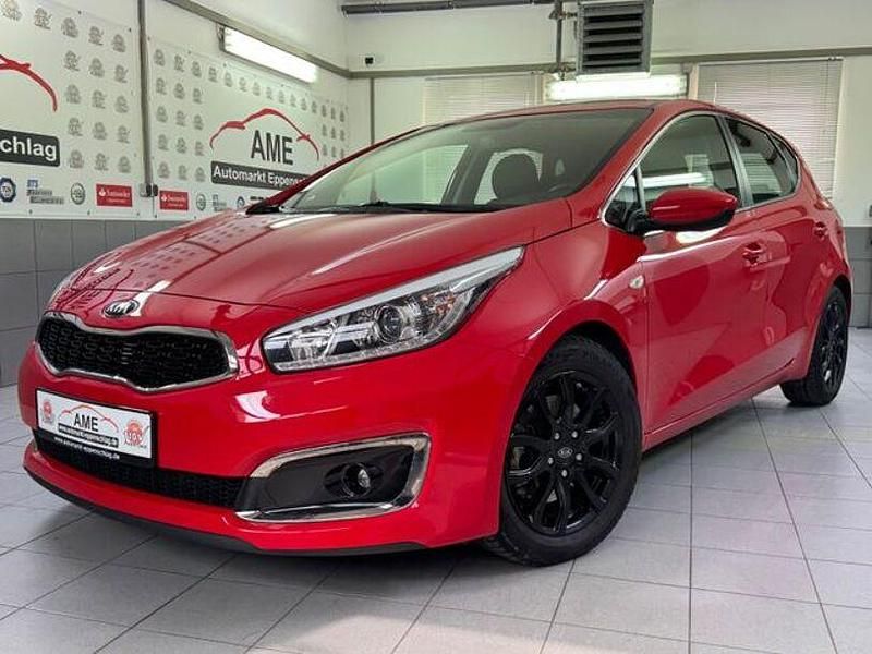 Gebraucht Kia Ceed DREAM-TEAM Edition 101 PS (74 kW) 2016 Rot Kleinwagen