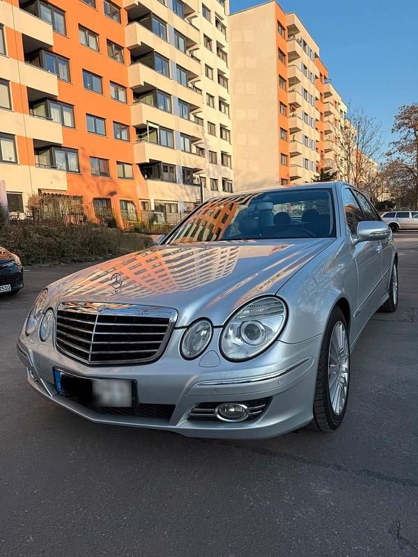 Gebraucht Mercedes E200 Avantgarde 184 PS (135 kW) 2007 Silber Limousine