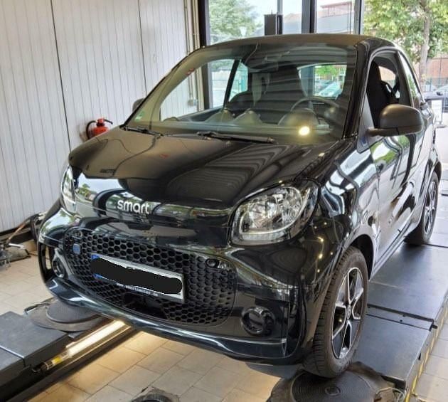 Schwarz Gebraucht 2021 Smart ForTwo Electric Drive Coupé | 9.850 € (Fairer Preis) - Bild 1/4