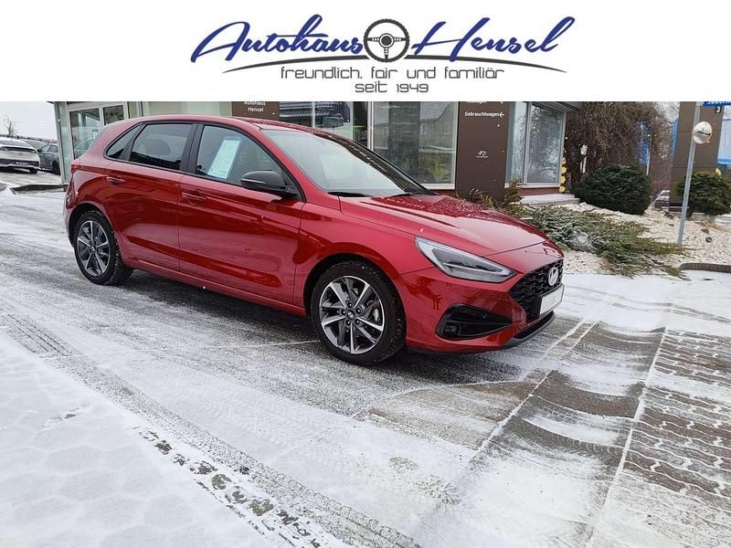 Gebraucht Hyundai i30 Advantage 101 PS (74 kW) 2025 Ultimate red Kleinwagen