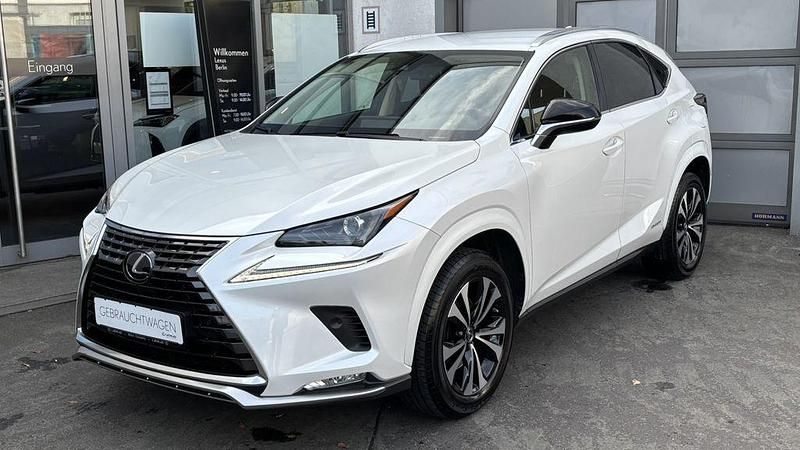 Weiß Gebraucht 2021 Lexus NX300h SUV | 34.980 € (Etwas zu teuer) - Bild 1/4