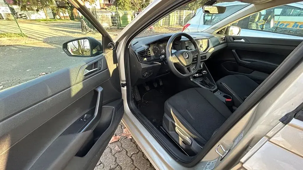 Gebraucht VW Polo Trendline 75 PS (55 kW) 2018 Beige Kleinwagen