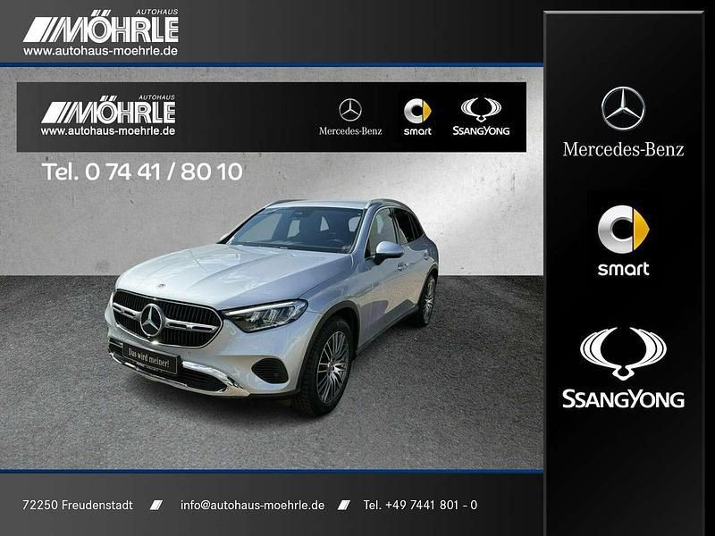 Silber Gebraucht 2023 Mercedes GLC200 Avantgarde SUV | 49.900 € (Fairer Preis) - Bild 1/4