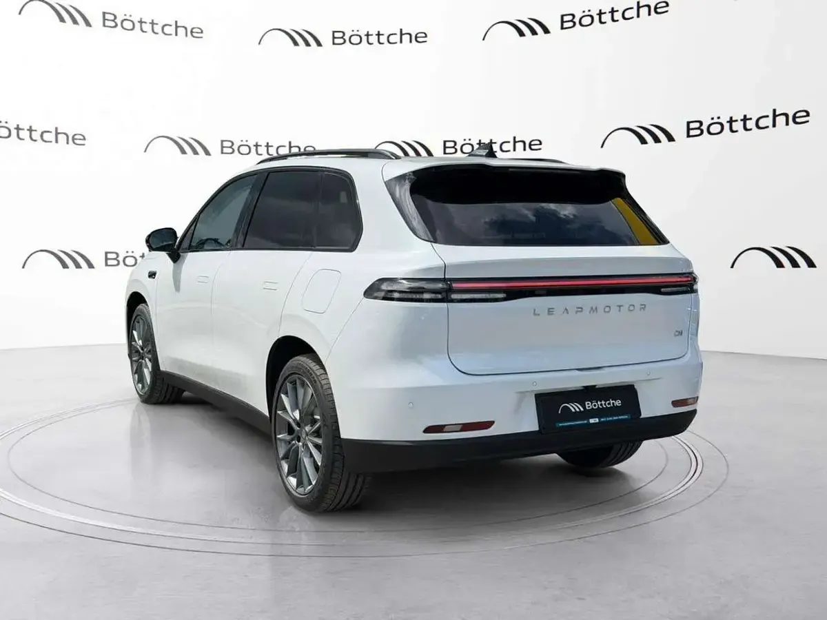 Gebraucht Leapmotor C10 215 PS (158 kW) 2026 Light white SUV