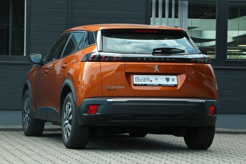 Gebraucht Peugeot e-2008 Active 100 kW (136 PS) 2022 Orange SUV