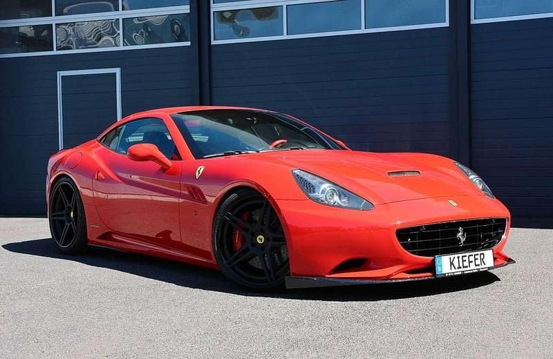 Second-hand Ferrari California 460 CP (338 kW) 2011 Roșu Cabrio