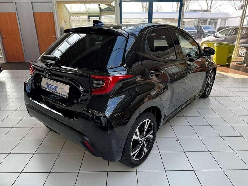 Gebraucht Toyota Yaris Team 125 PS (91 kW) 2024 Mysticschwarz mica Kleinwagen