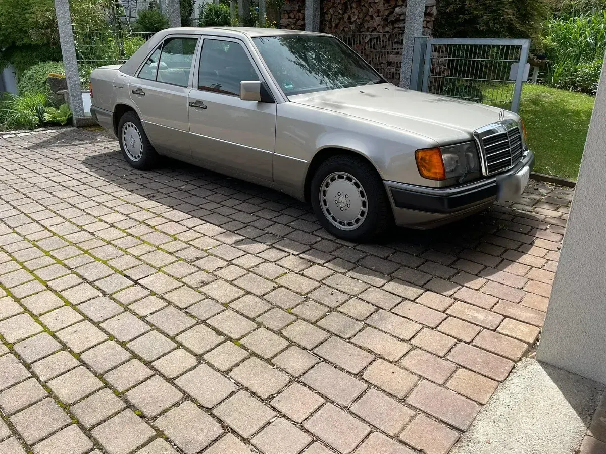 Gebraucht Mercedes E260 118 PS (86 kW) 1989 Beige Limousine