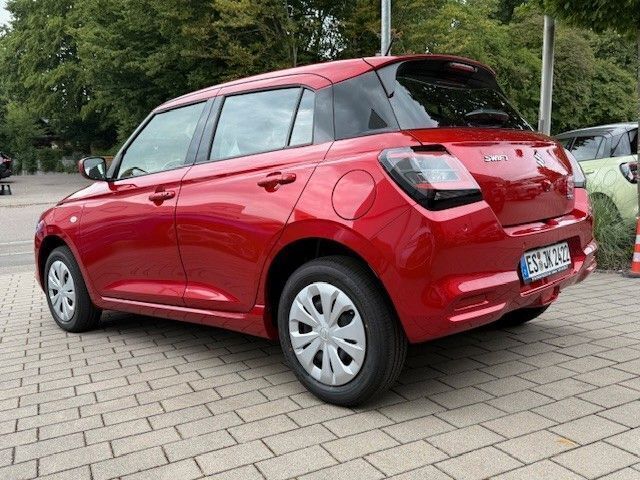 Gebraucht Suzuki Swift Club 83 PS (61 kW) 2025 Rot Kleinwagen