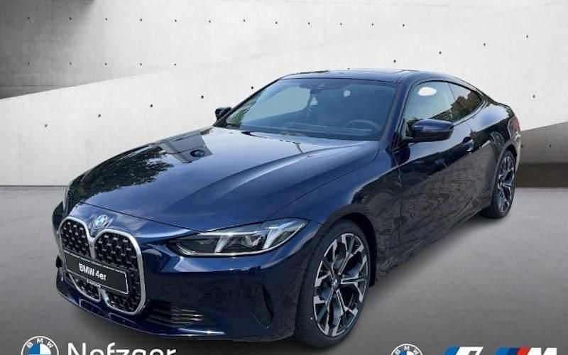 Blau Gebraucht 2025 BMW 420 Comfort Edition Coupé | 52.836 € (Superpreis) - Bild 1/4