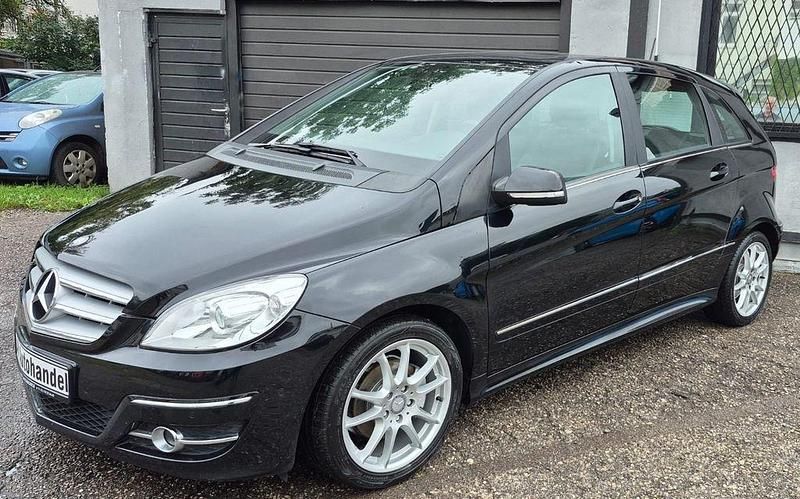 Schwarz Gebraucht 2011 Mercedes B200 Van / Kleinbus | 5.990 € (Fairer Preis) - Bild 1/4