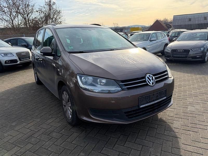 Gebraucht VW Sharan Trendline 150 PS (110 kW) 2011 Braun Van / Kleinbus
