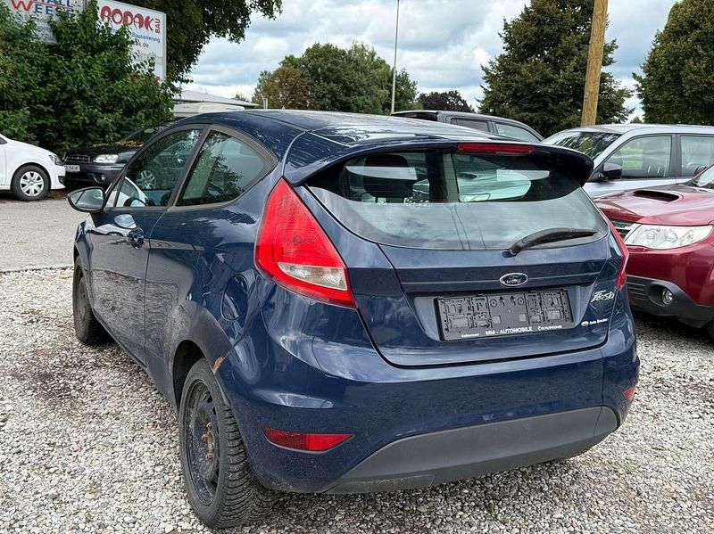 Gebraucht Ford Fiesta Trend 82 PS (60 kW) 2009 Blau Kleinwagen