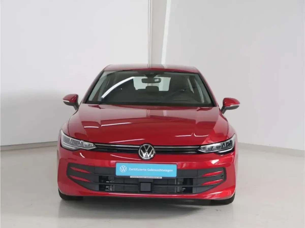 Gebraucht VW Golf VIII Life 116 PS (85 kW) 2025 Rot Limousine