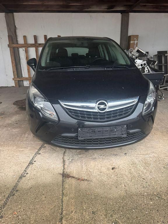 Schwarz Gebraucht 2016 Opel Zafira Edition Van / Kleinbus | 6.400 € (Guter Preis) - Bild 1/4