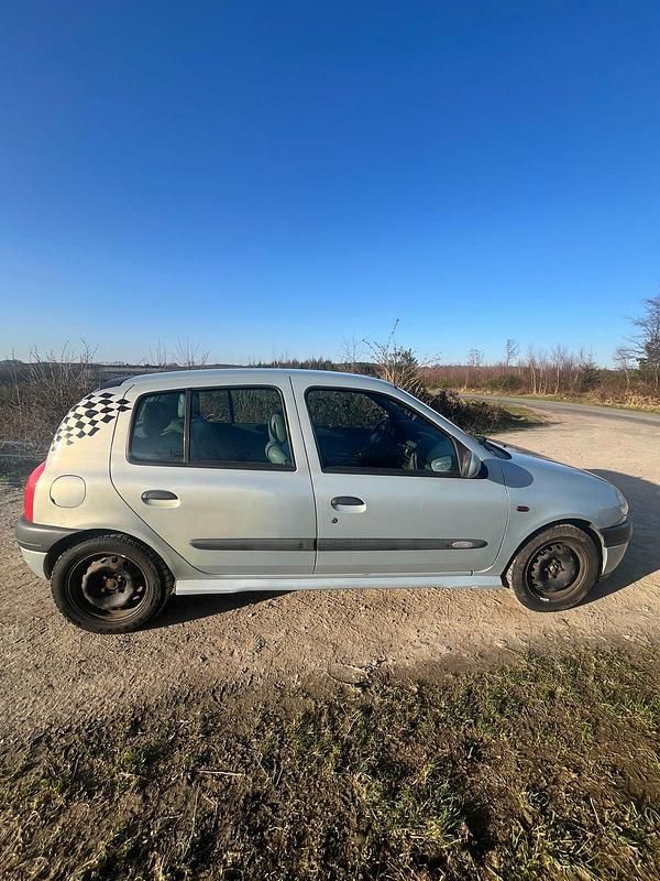 Gebraucht Renault Clio II 107 PS (78 kW) 2000 Grau Kleinwagen