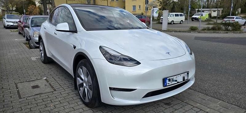 Weiß Gebraucht 2023 Tesla Model Y SUV | 37.000 € (Superpreis) - Bild 1/4