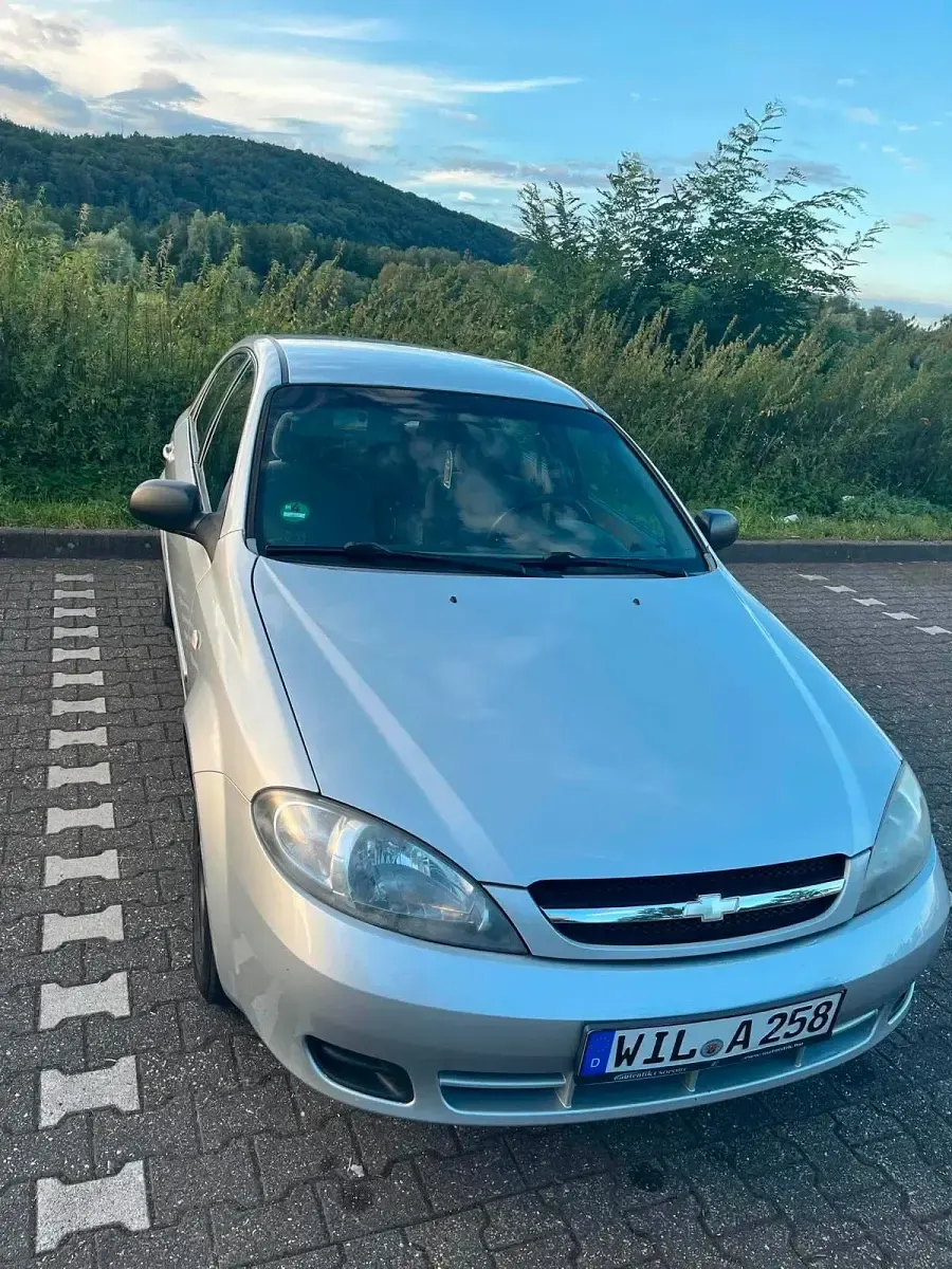 Gebraucht Chevrolet Lacetti 95 PS (69 kW) 2005 Silber Limousine