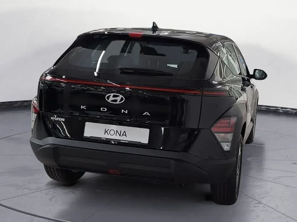 Neu Hyundai Kona Select 150 PS (110 kW) 2026 Schwarz SUV