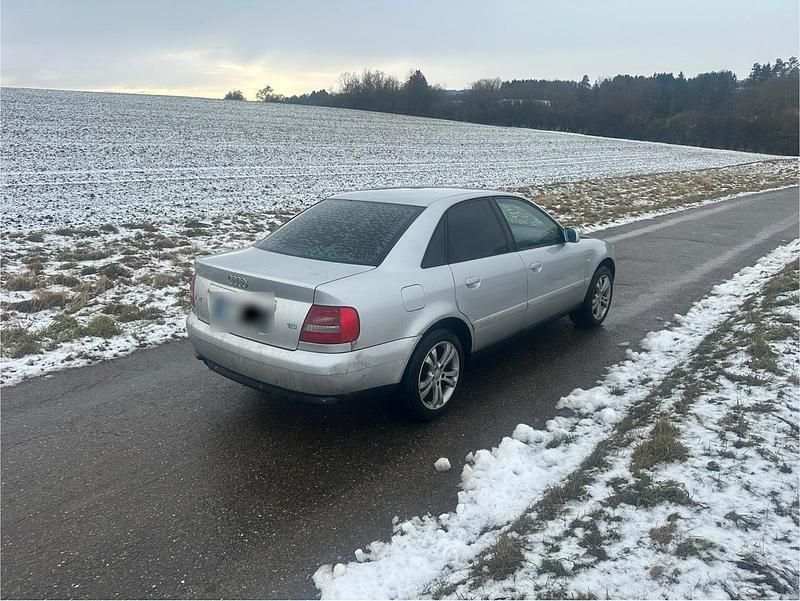 Second-hand Audi A4 101 CP (74 kW) 2001 Berlinǎ