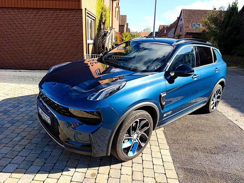 Blau Gebraucht 2023 Lynk & Co 01 SUV | 23.500 € - Bild 1/4