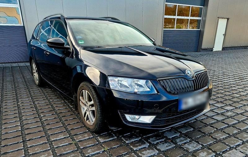 Schwarz Gebraucht 2014 Skoda Octavia Limousine | 6.500 € (Fairer Preis) - Bild 1/4