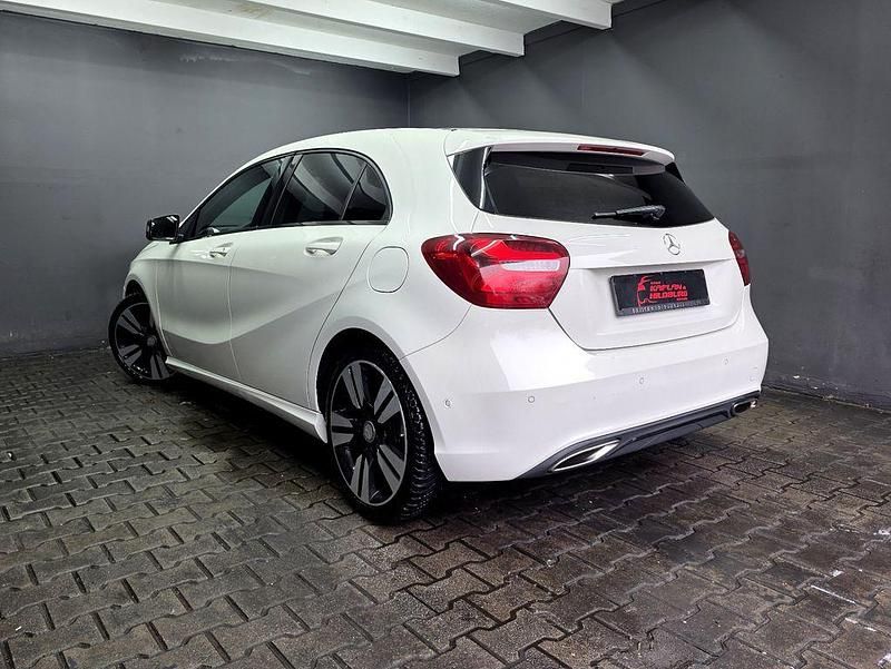 Gebraucht Mercedes A180 122 PS (89 kW) 2016 Weiß Limousine
