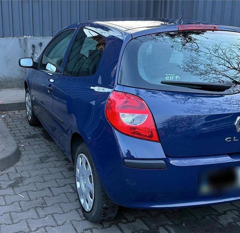 Gebraucht Renault Clio II 65 PS (47 kW) 2007 Blau Kleinwagen