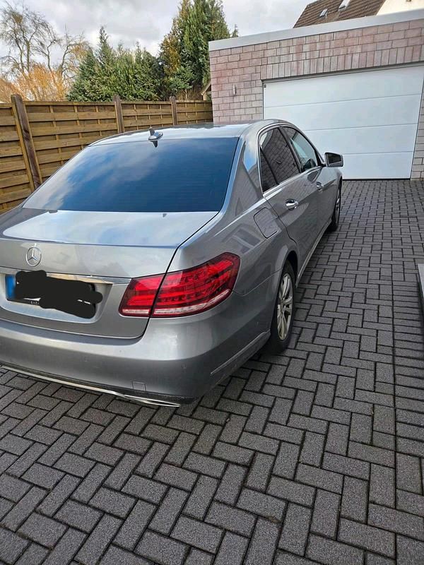 Usata Mercedes E300 252 CV (185 kW) 2014 Grigio Berlina