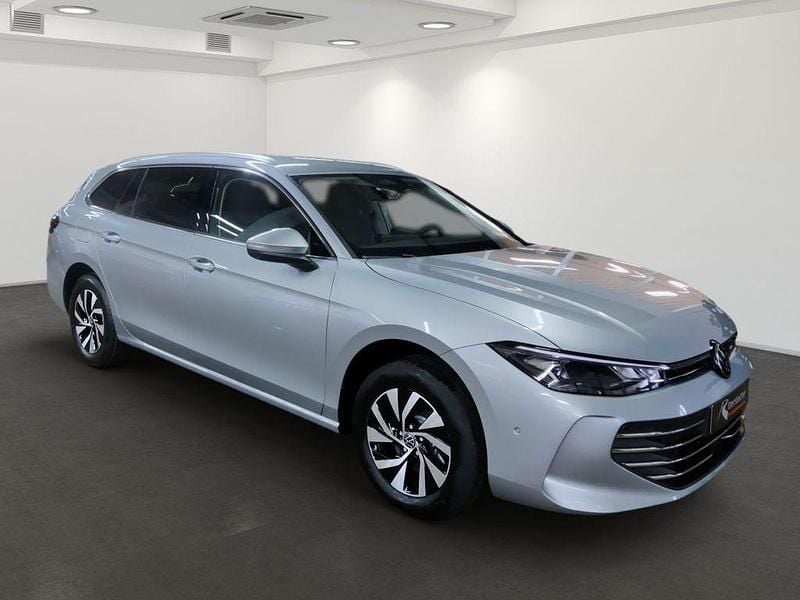 Gebraucht VW Passat Business 150 PS (110 kW) 2024 (oyster silver metallic) Limousine