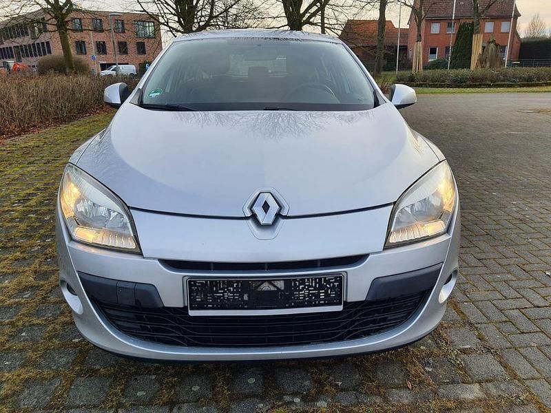 Gebraucht Renault Mégane Expression 101 PS (74 kW) 2009 Silber Limousine