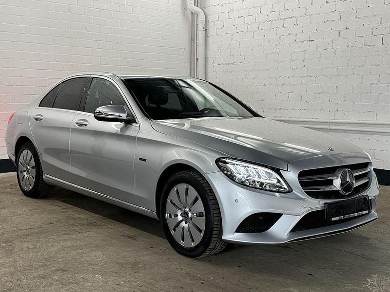Gebraucht Mercedes C300e Avantgarde 211 PS (155 kW) 2020 Iridiumsilber  metalliclack Limousine