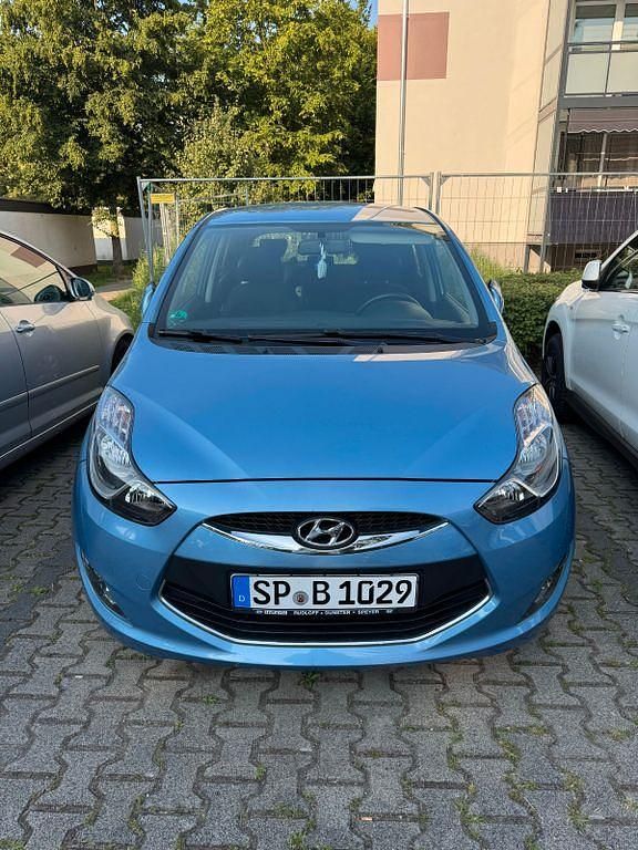 Blau Gebraucht 2013 Hyundai ix20 Edition Van / Kleinbus | 5.950 € (Guter Preis) - Bild 1/4