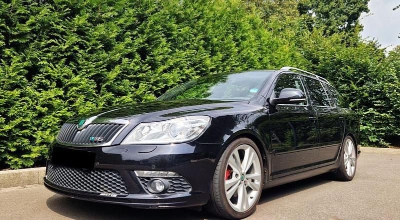 Schwarz Gebraucht 2012 Skoda Octavia RS Kombi | 8.990 € (Guter Preis) - Bild 1/4