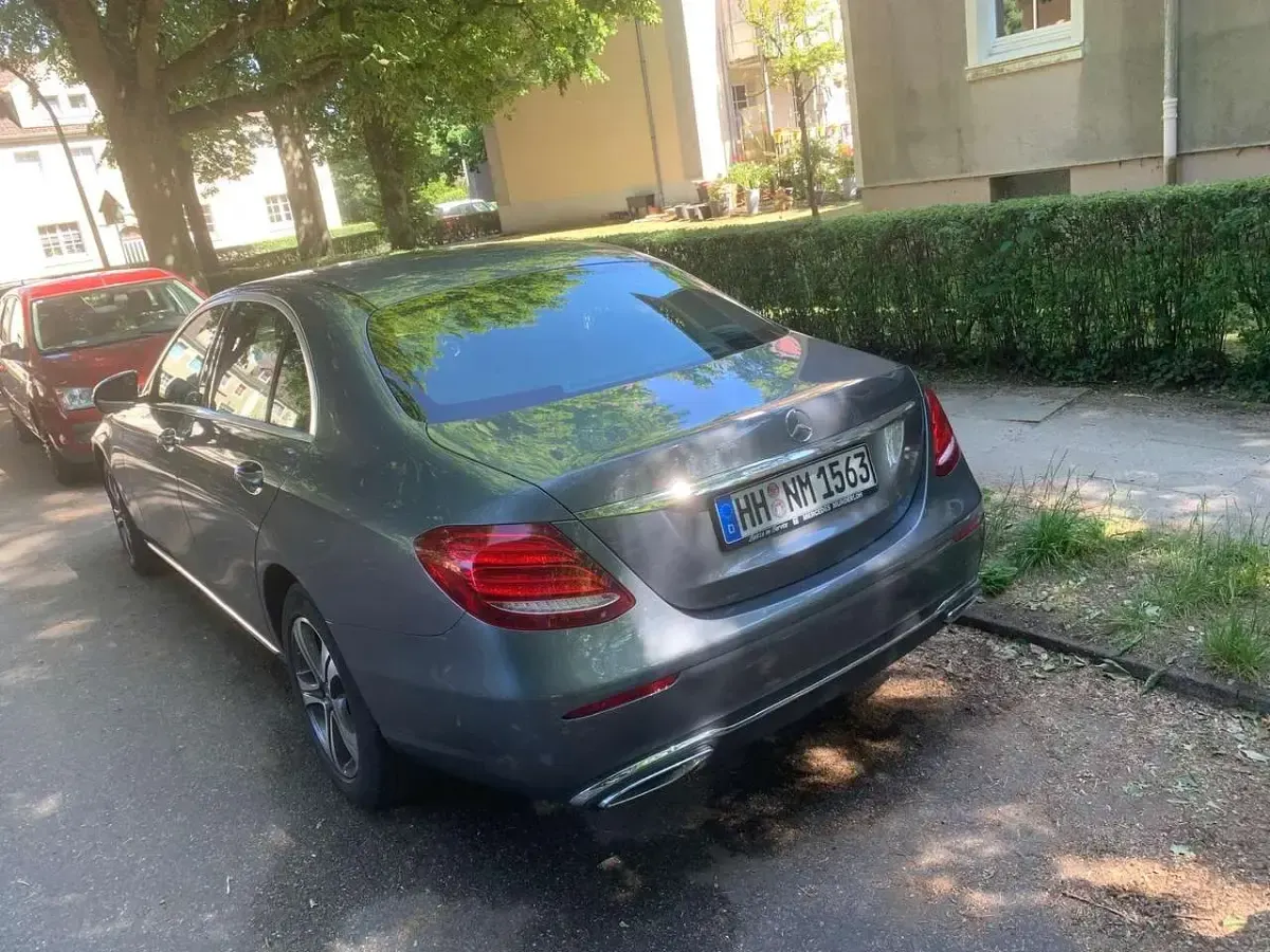 Gebraucht Mercedes E220 194 PS (142 kW) 2018 Grau Limousine