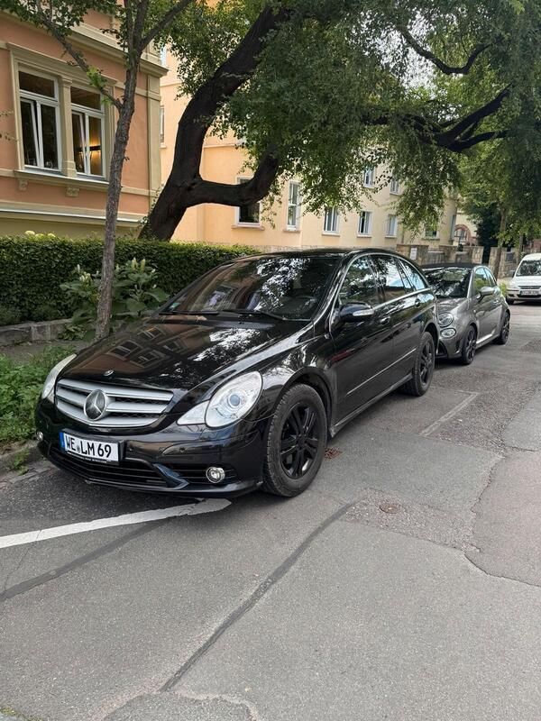 Schwarz Gebraucht 2009 Mercedes R320 Van / Kleinbus | 5.750 € (Fairer Preis) - Bild 1/4