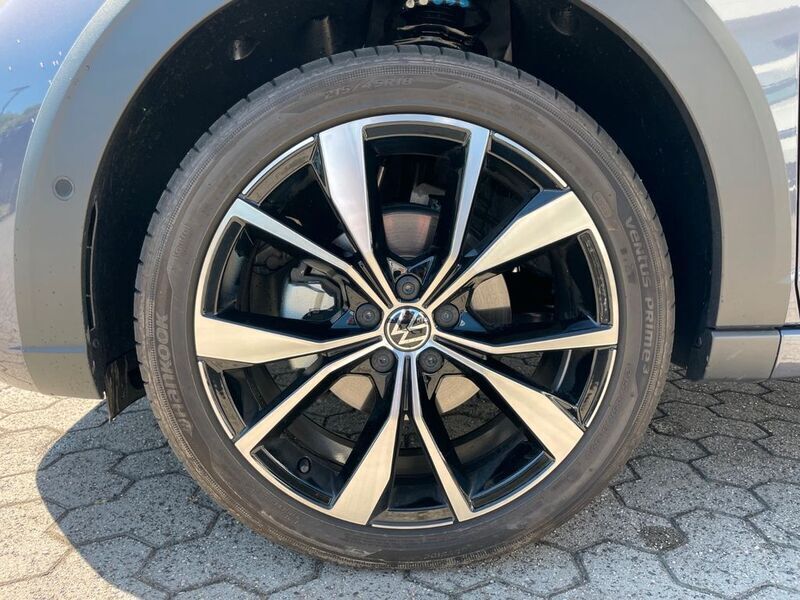 Gebraucht VW Taigo R-line 150 PS (110 kW) 2023 Grau SUV