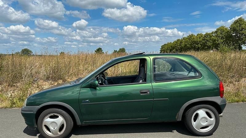 Grün Gebraucht 1997 Opel Corsa Kleinwagen | 450 € (Superpreis) - Bild 1/4