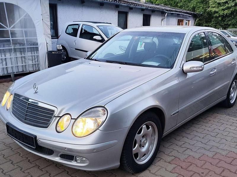 Gebraucht Mercedes E200 122 PS (89 kW) 2004 Brillantsilber  metalliclack Limousine