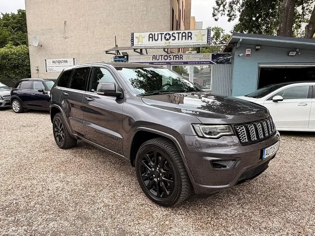 Gebraucht Jeep Grand Cherokee Night Eagle 250 PS (183 kW) 2017 Grau SUV