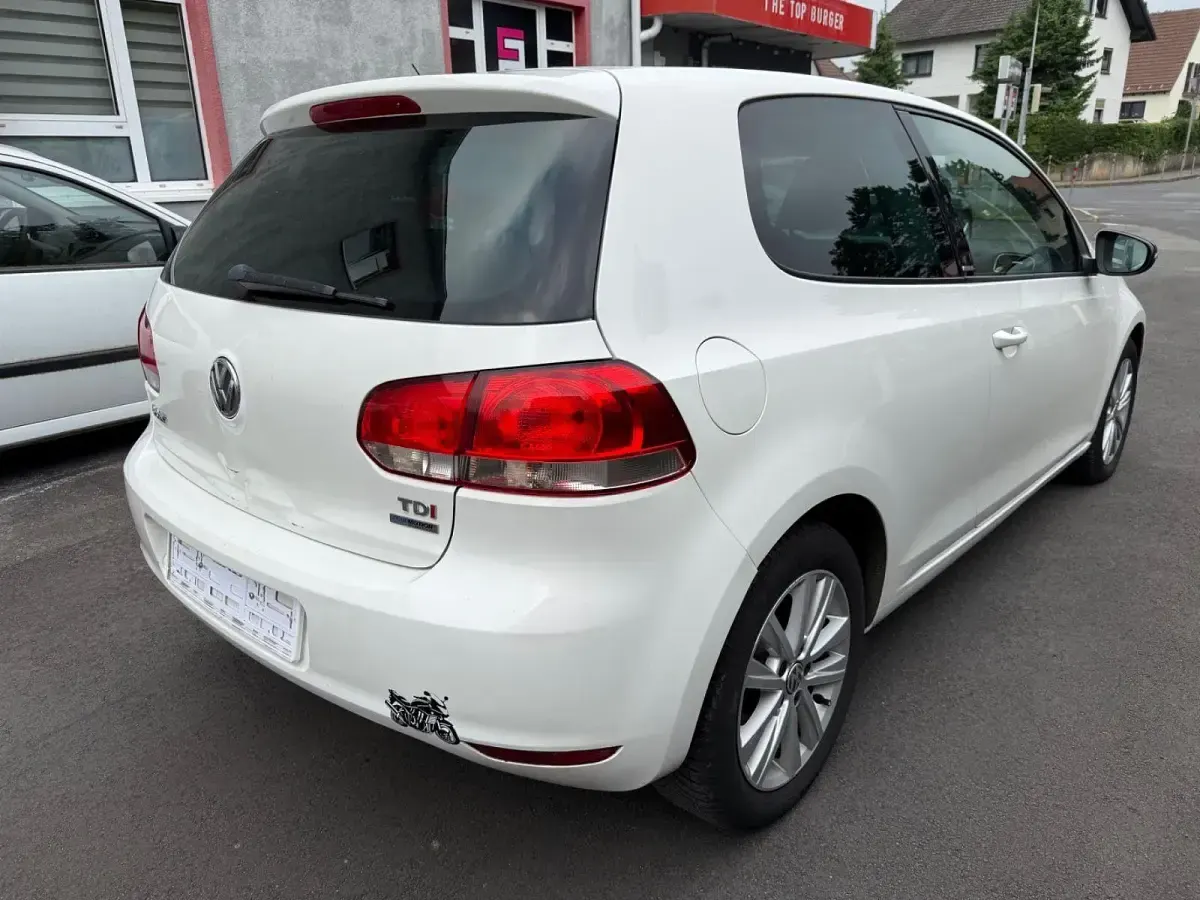 Gebraucht VW Golf VI Style 105 PS (77 kW) 2011 Weiß Kleinwagen