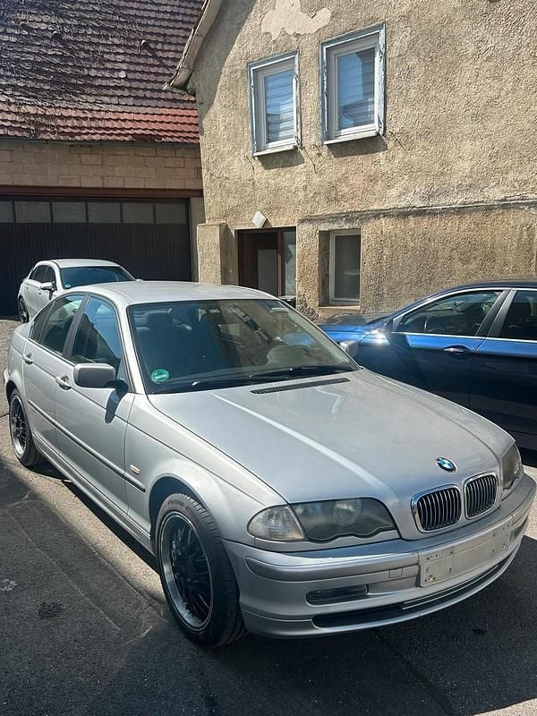 Second-hand BMW 320 170 CP (125 kW) 2001 Argintiu Berlinǎ