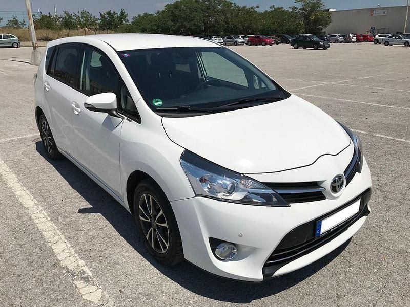 Gebraucht Toyota Verso Comfort 132 PS (97 kW) 2013 Weiß Van / Kleinbus