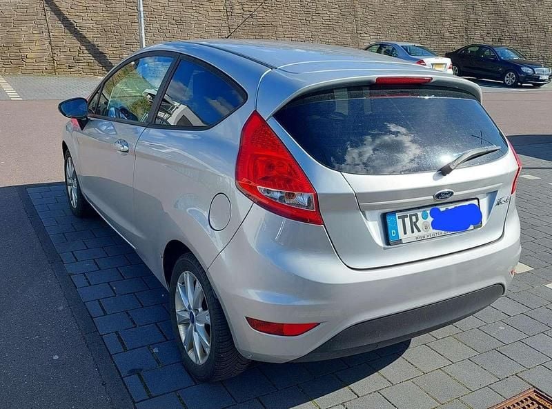 Gebraucht Ford Fiesta 82 PS (60 kW) 2011 Grau Kleinwagen